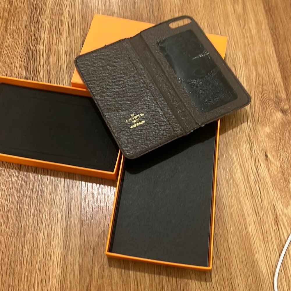 Apple iPhone case in great condition wallet design like new purse bag carry all